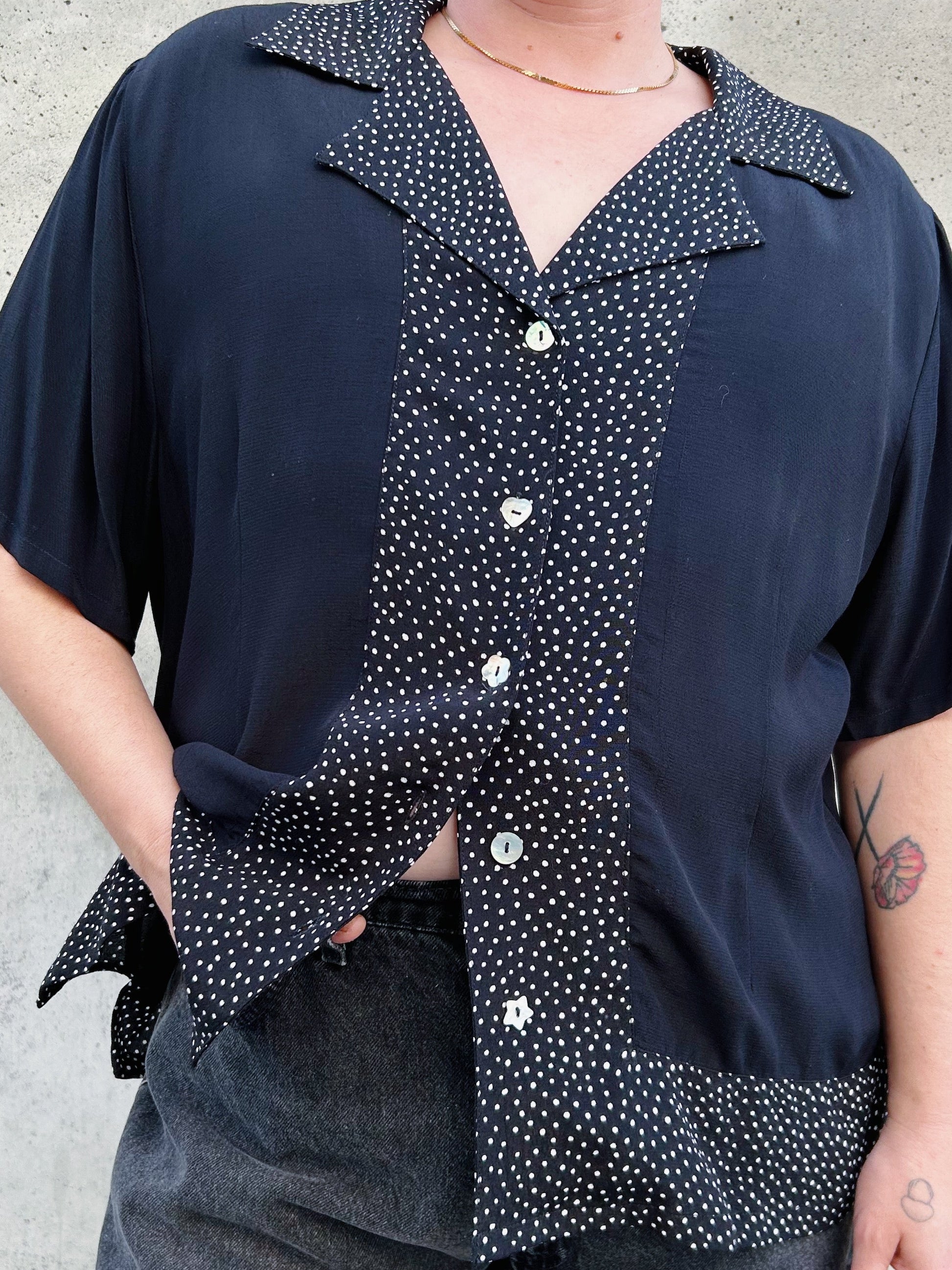 D&D black & polka dot rayon s/s shirt