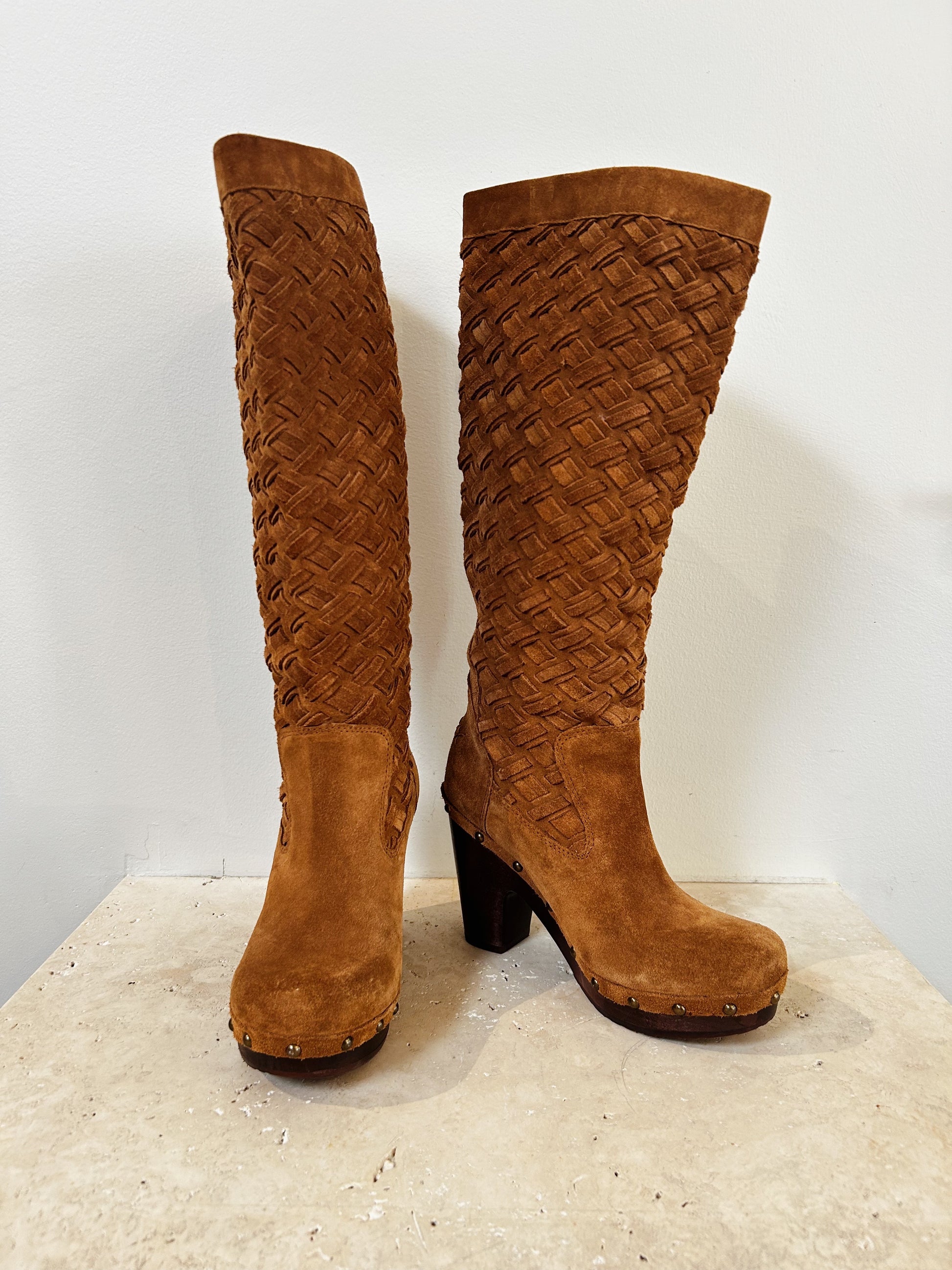 Ugg Suede Clog Boot - W7
