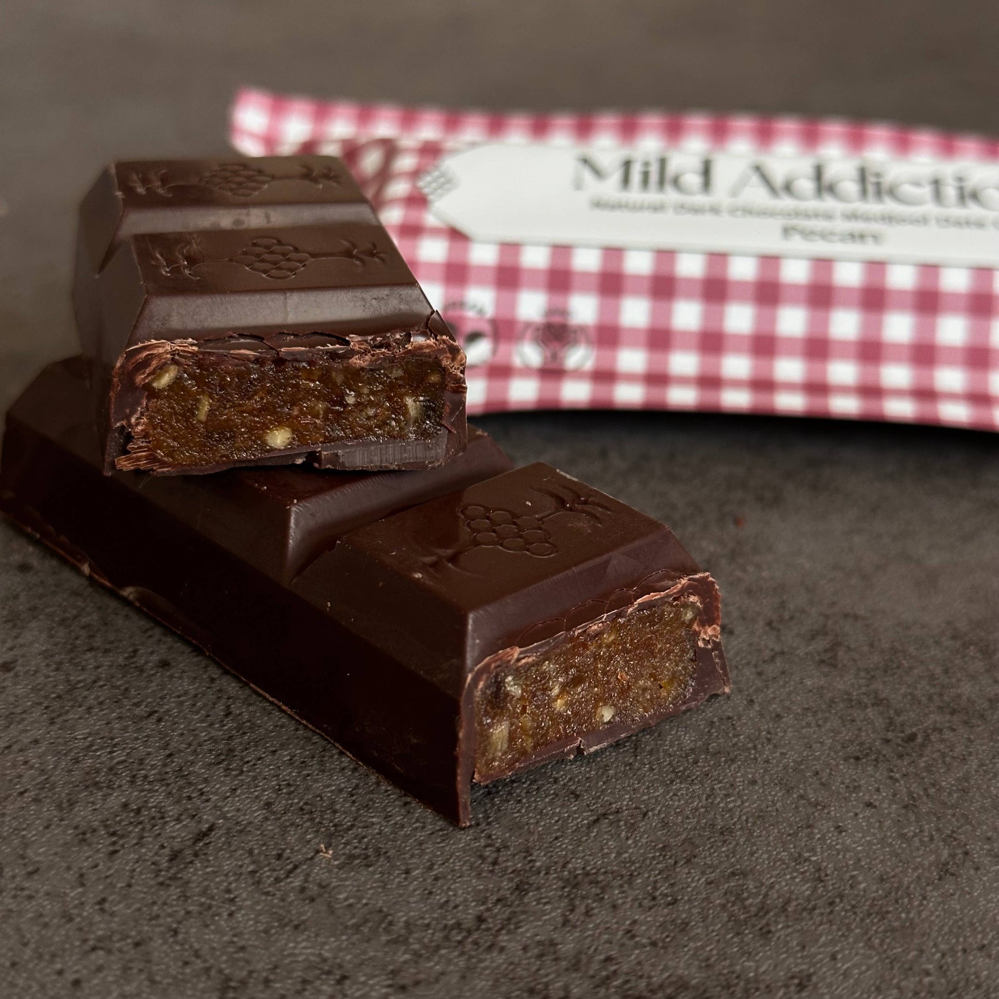 Dark Chocolate Bar with Pecan & Medjool Date Center— 2.6 oz
