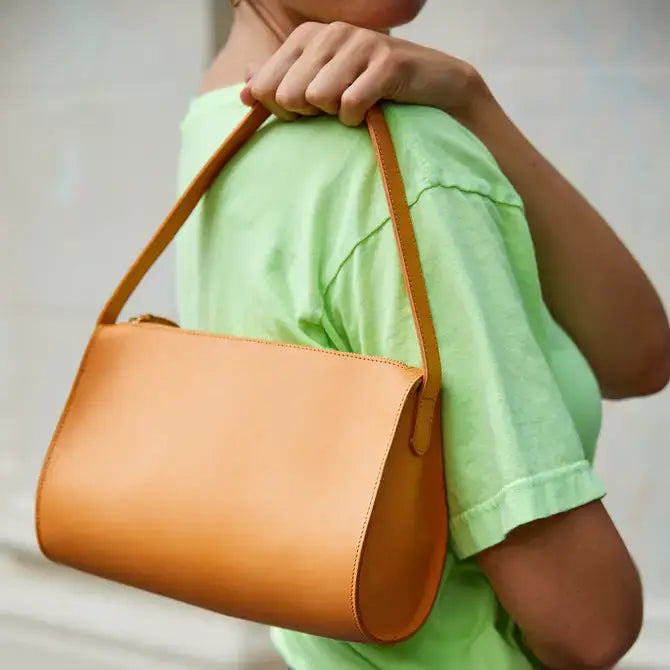 The Hug Shoulder Bag - Saddle