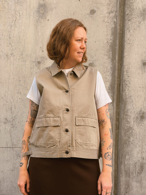 Utility Vest with Back Pocket