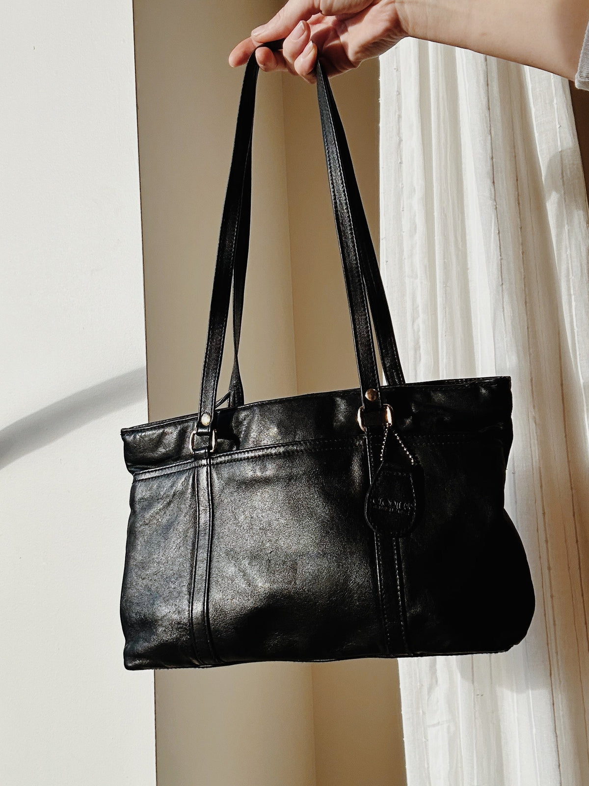 Glrious Black Leather Shoulder Bag