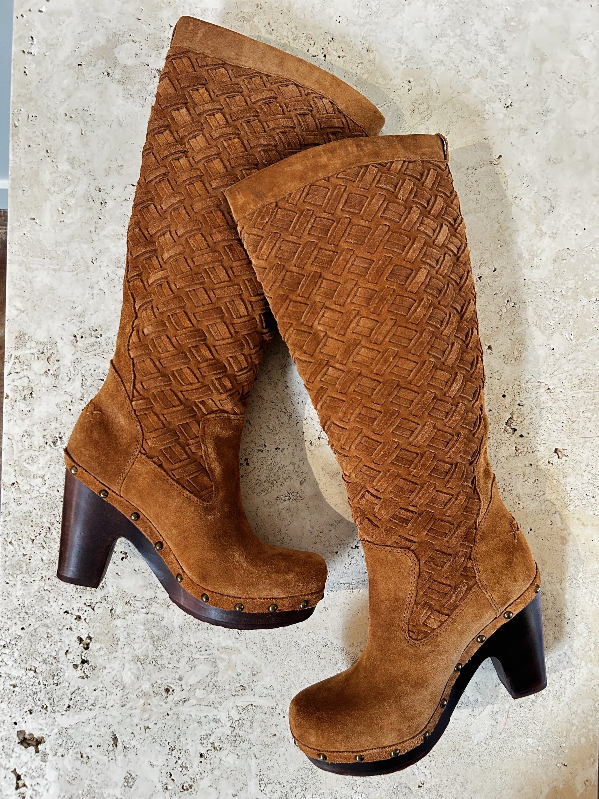 Ugg Suede Clog Boot - W7