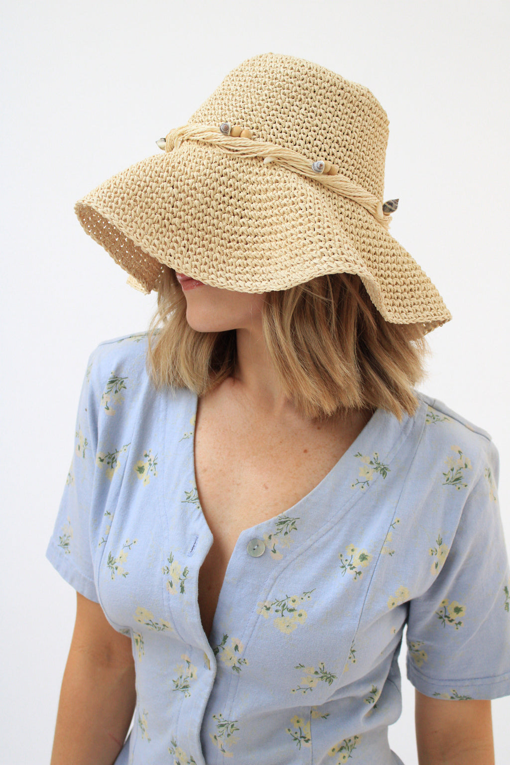 Shell Band Woven Straw Wide Brim Bucket Hat