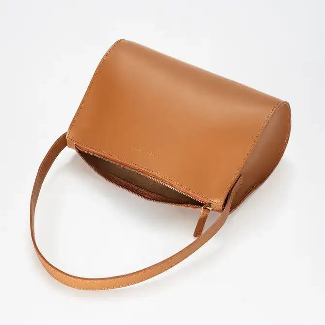 The Hug Shoulder Bag - Saddle