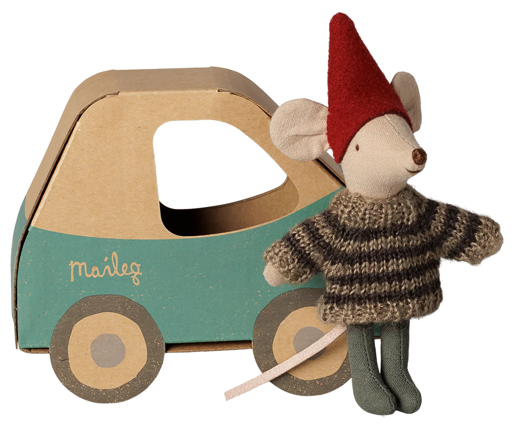 Christmas Mouse in a Car