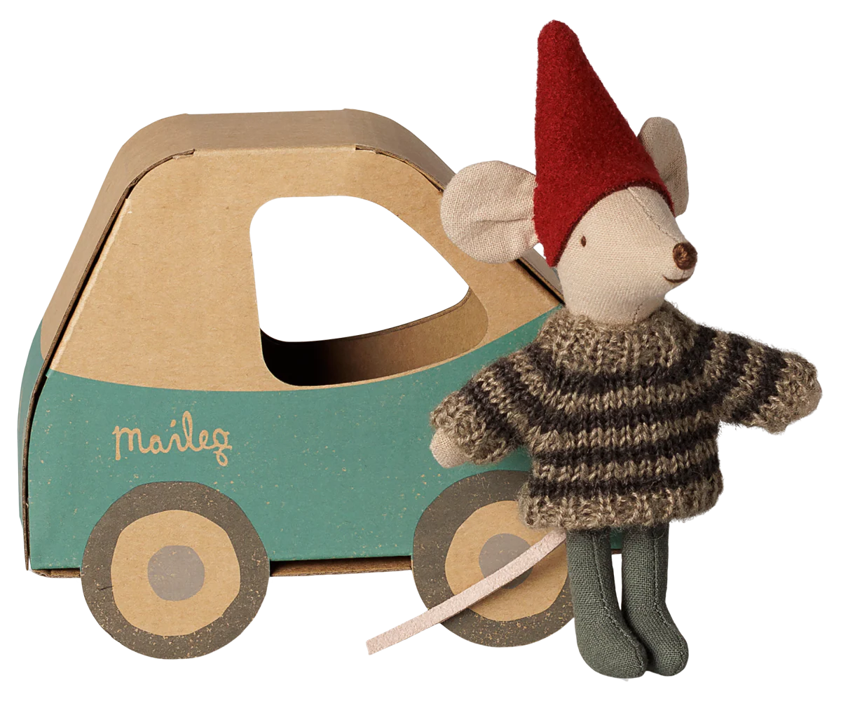 Christmas Mouse in a Car